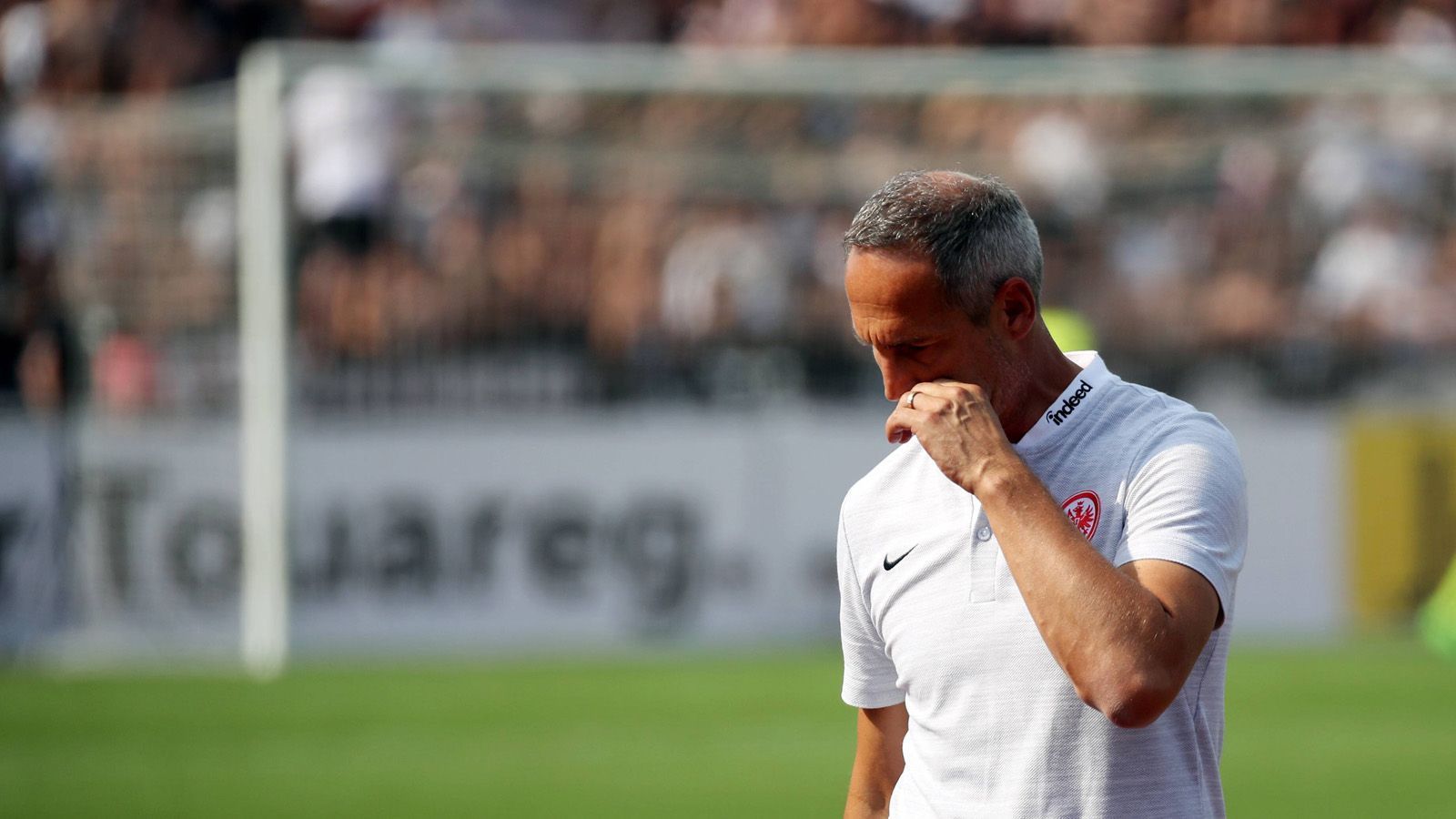 
                <strong>Adi Hütter startete auch in Frankfurt mit einer Pokal-Pleite</strong><br>
                Adi Hütter ist unbestritten ein guter Trainer. Sein Einstieg verlief allerdings auch bei Eintracht Frankfurt im Jahre 2018 holprig. Nachdem Frankfurt unter seiner Führung den Supercup mit 0:5 gegen den FC Bayern verloren hatte, folgte auch im DFB-Pokal eine 1:2-Schlappe gegen den Regionalligisten SSV Ulm.
              