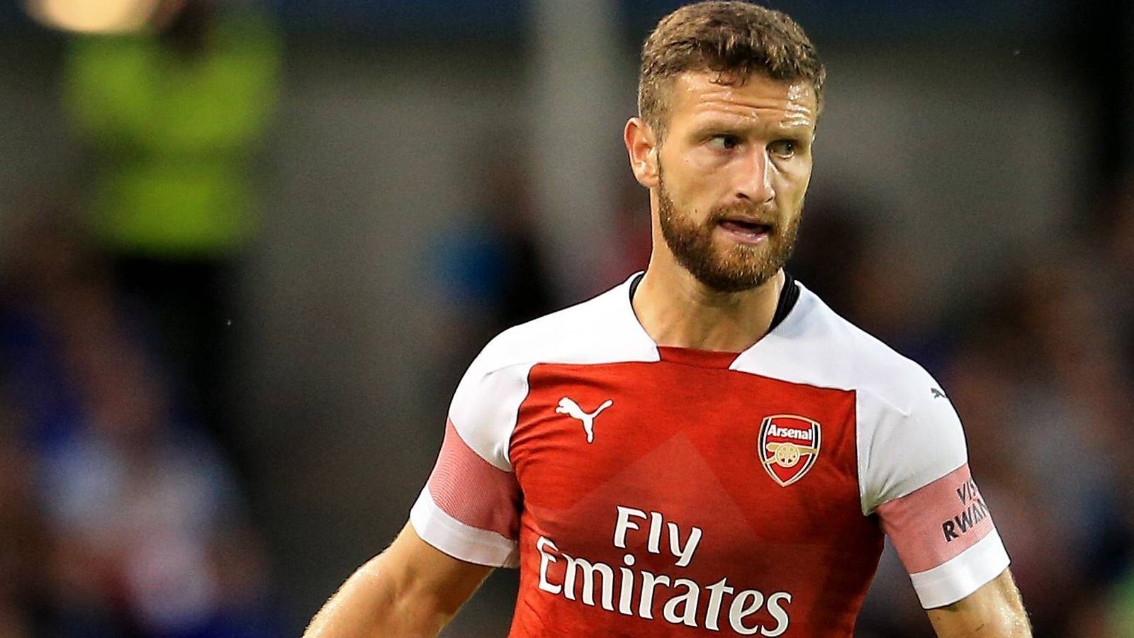 
                <strong>Shkodran Mustafi (FC Arsenal)</strong><br>
                Für den Wechsel des Weltmeisters für rund 41 Millionen Euro vom FC Valencia zum FC Arsenal bekommt der SV Rotenburg stolze 205.000 Euro, da Mustafi dort von seinem 12. bis 14. Lebensjahr spielte. Bis kurz nach seinem 12. Geburtstag spielte der Abwehrmann auch beim FV Bebra, der ebenfalls mit einem kleinen Anteil bedacht wird. Der SV Rotenburg hatte auch bei Mustafis Wechsel von Sampdoria Genua nach Valencia eine Entschädigung erhalten.
              