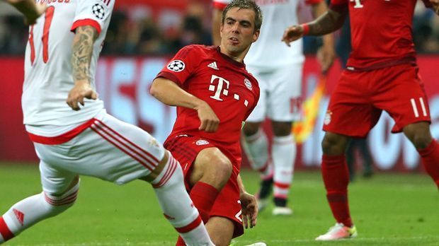 
                <strong>Philipp Lahm</strong><br>
                Philipp Lahm: Gelegenheitsrechtsverteidiger. Zumeist im zentralen Mittelfeld unterwegs. Typisches Lahm-Spiel. Ballverteiler und -eroberer. Hatte Glück, als der Schiri bei seiner Rettungsaktion keinen Handelfmeter pfiff. Fast noch als Torschütze erfolgreich. Hätte das sehr starke Spiel perfekt abgerundet. ran-Note: 1.
              