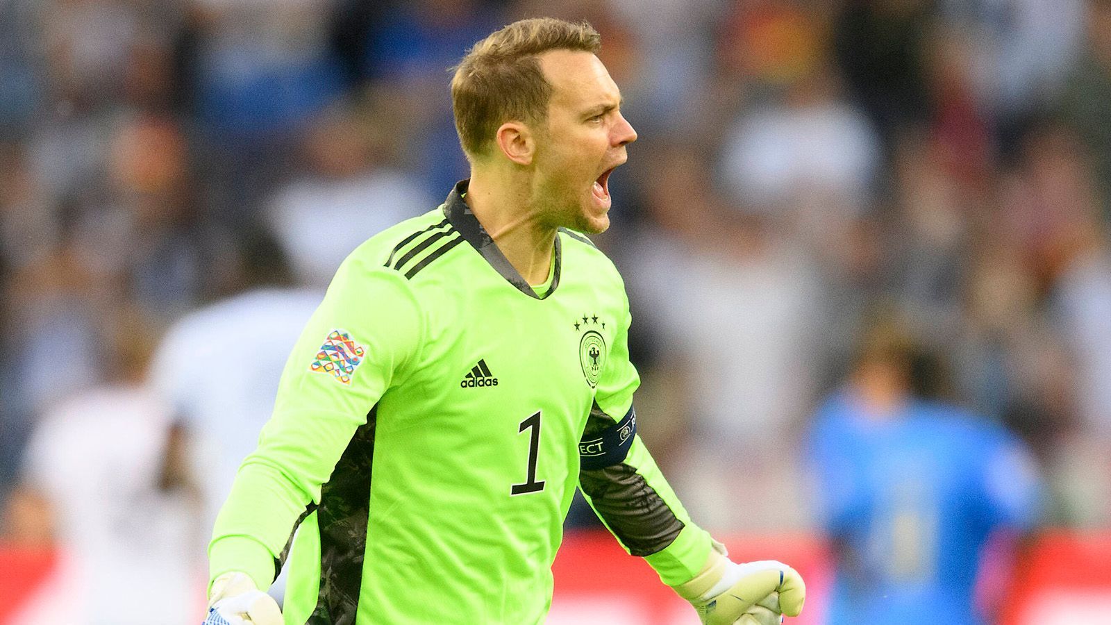 
                <strong>Manuel Neuer (FC Bayern)</strong><br>
                Aufgrund seiner Schultereckgelenksprellung bestand kurzzeitig die Befürchtung, dass Neuer die Weltmeisterschaft verpassen könnte. Am 5. November kehrte er in das Tor des FC Bayern München zurück, kassierte in den verbleibenden drei Bundesligaspielen lediglich ein Gegentor beim 6:1 gegen den SV Werder Bremen und fand auch fußballerisch zu seiner gewohnten Sicherheit zurück.  
              