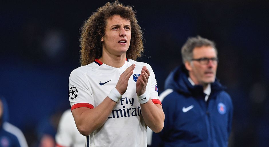 
                <strong>Teuerster Verteidiger: David Luiz</strong><br>
                Mit seiner Rückkehr zum FC Chelsea für 38,5 Millionen Euro Ablöse trägt sich David Luiz in die Geschichtsbücher ein. Der Brasilianer, der die vergangenen beiden Jahre bei Paris Saint-Germain unter Vertrag stand, ist damit der teuerste Verteidiger der Fußball-Historie. Seit seinem Karrierestart bei seinem brasilianischen Heimatverein EC Vitoria wurden für den 29-Jährigen insgesamt 113,5 Millionen Euro Ablöse gezahlt - nach den Stationen bei Benfica Lissabon, dem FC Chelsea und PSG geht es für Luiz nun eben wieder zurück nach London. (Quelle: transfermarkt.de)
              