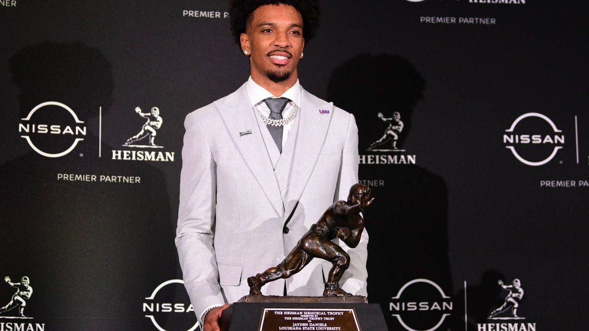 December 9, 2023, New York, New York, U.S: Louisiana State University quarterback, Jayden Daniels poses with the Heisman Trophy during the post Heisman Trophy award conference at the Marriott Marqu...