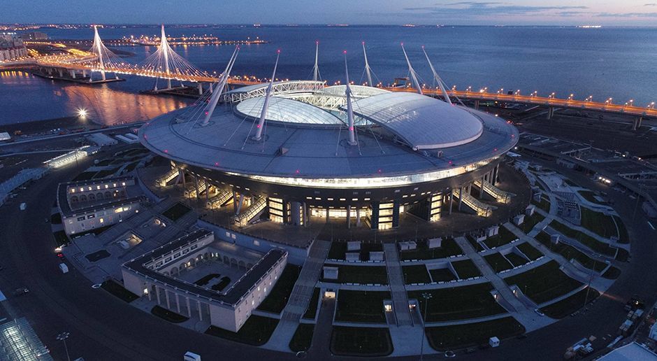 
                <strong>2. Sankt-Petersburg-Stadion (St. Petersburg)</strong><br>
                Platz für: 68.000 ZuschauerDas Stadion wurde eigens für die Weltmeisterschaft errichtet und hat dem Vernehmen nach knapp eine Milliarde Euro gekostet. Sieben WM-Spiele werden hier ausgetragen.
              