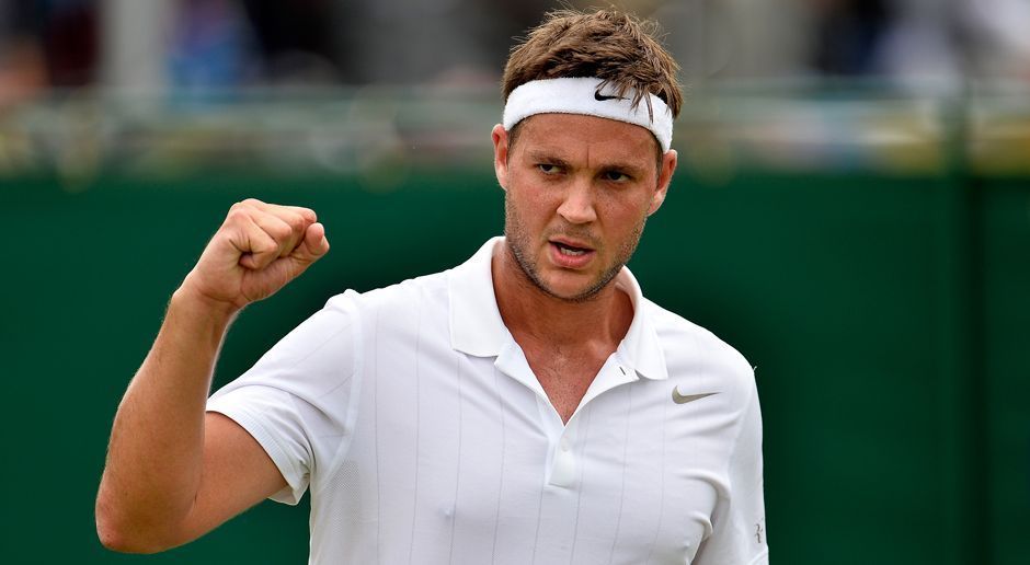 
                <strong>Soziale Medien</strong><br>
                Soziale Medien: Federer folgen auf Twitter 5,5 Millionen Fans. Willis' Account mit dem selbstironischen Namen "@willbomb90" wird gerade erst entdeckt, der Zuspruch wächst aber täglich. Stand jetzt: Knapp 7000 Follower.
              