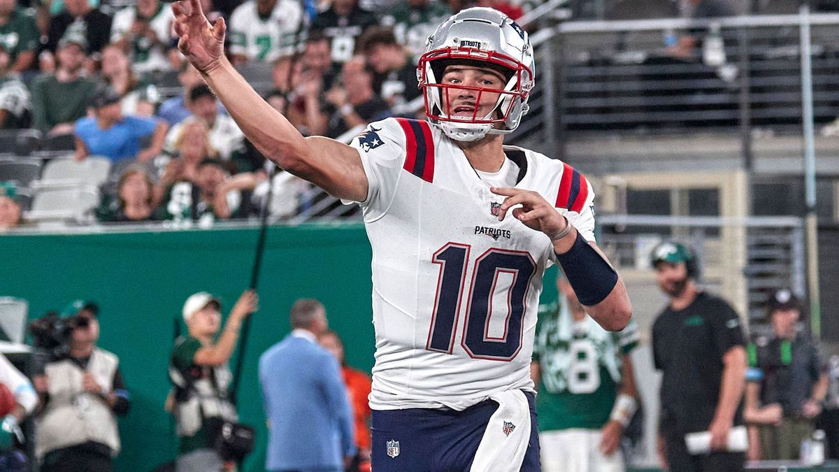 New England Patriots quarterback Drake Maye (10) passes against the New York Jets during a NFL, American Football Herren, USA game at MetLife Stadium in East Rutherford, New Jersey. CSM East Ruther...