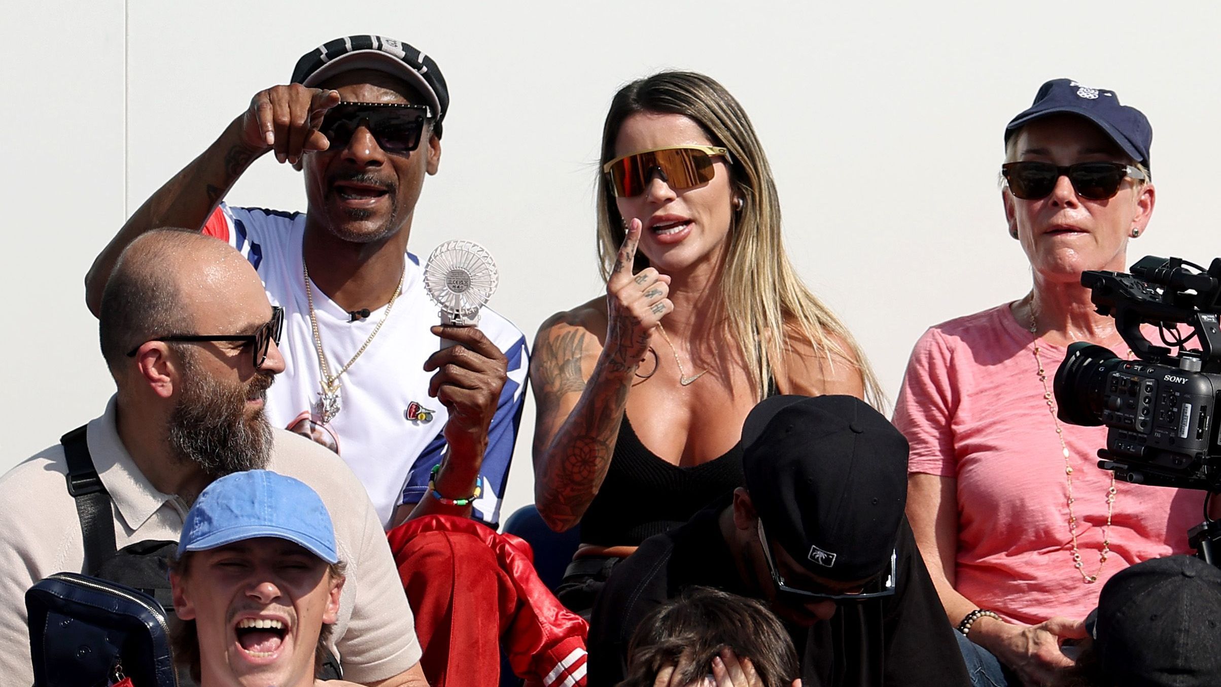 <strong>Olympia 2024: Die besten Bilder des dritten Tages</strong><br>Beim Skateboard-Wettbewerb der Männer am Montag lohnte sich auch ein Blick auf die Tribüne. Denn dort befand sich viel Prominenz wie etwa US-Rapper Snoop Dogg, aber auch ...