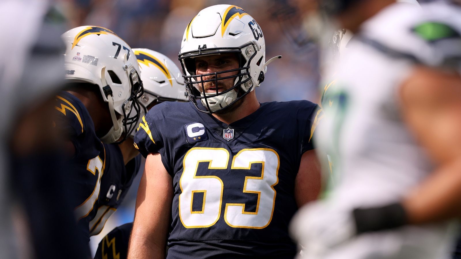 
                <strong>Center</strong><br>
                Corey Linsley (Los Angeles Chargers) - 62,50 Millionen Dollar (2021) über 5 Jahre
              