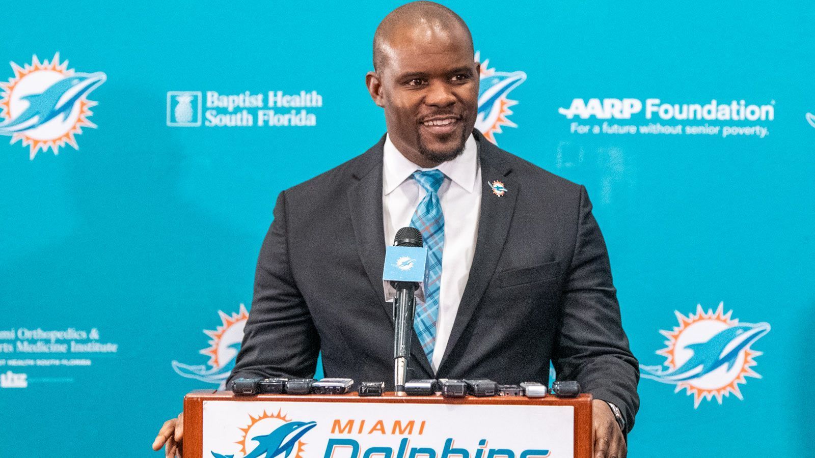 
                <strong>Miami Dolphins: 7 Picks</strong><br>
                Runde 1: Pick 13Runde 2: Pick 48Runde 3: Pick 78Runde 4: Pick 116Runde 5: Pick 151Runde 7: Pick 233 (via Titans), Pick 234 (via Steelers)
              