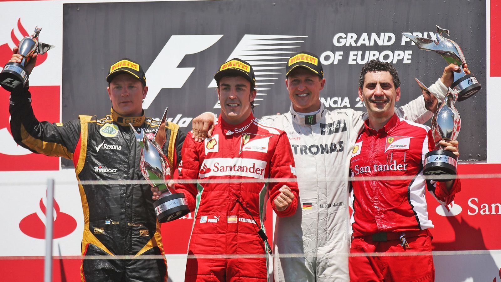 
                <strong>Podiumsplatz für Mercedes</strong><br>
                Am 24. Juni 2012 beim GP von Europa in Valencia wurde Schumi hinter Fernando Alonso (2.v.li.) und Kimi Räikkönen (li.) Dritter. Sein erstes und einziges Podium für Mercedes.
              