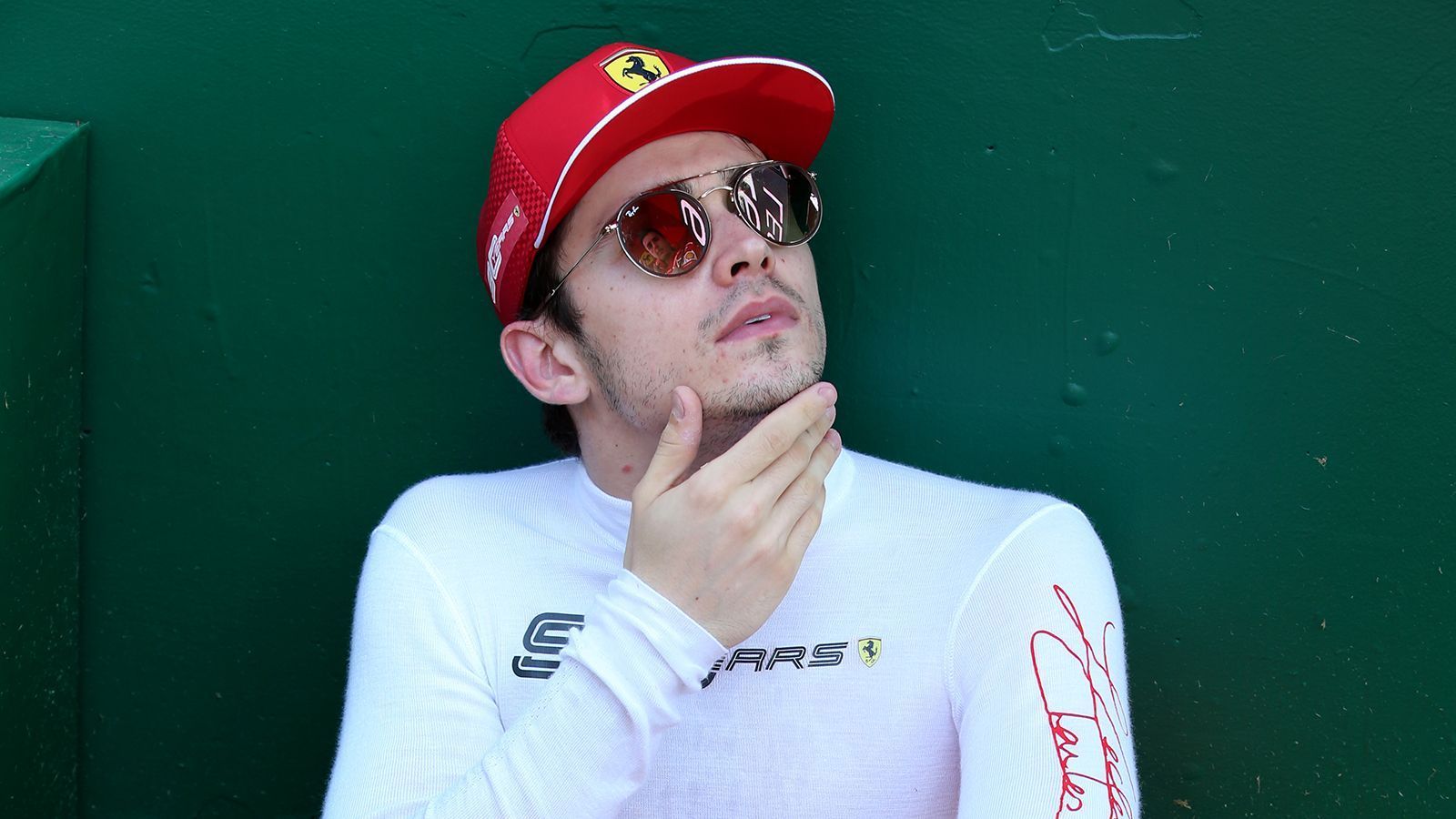 
                <strong>Charles Leclerc hat keine Superkräfte!</strong><br>
                Nein, Leclerc hat Sebastian Vettel in Australien keineswegs die Grenzen aufgezeigt. Im Qualifying war der Ferrari-Neuling klar langsamer als der Platzhirsch aus Deutschland. Auch im Rennen ging für den 21-jährigen Monegassen erst in der Schlussphase etwas... 
              