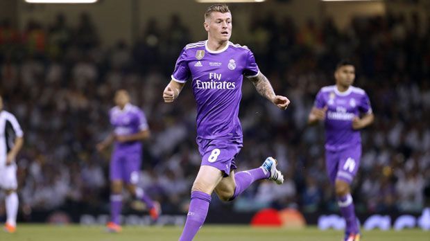 
                <strong>Toni Kroos (Real Madrid)</strong><br>
                6. Platz: Toni Kroos (Real Madrid) - Ablösesumme 300 Mio Euro (Quelle: Goal.com)
              