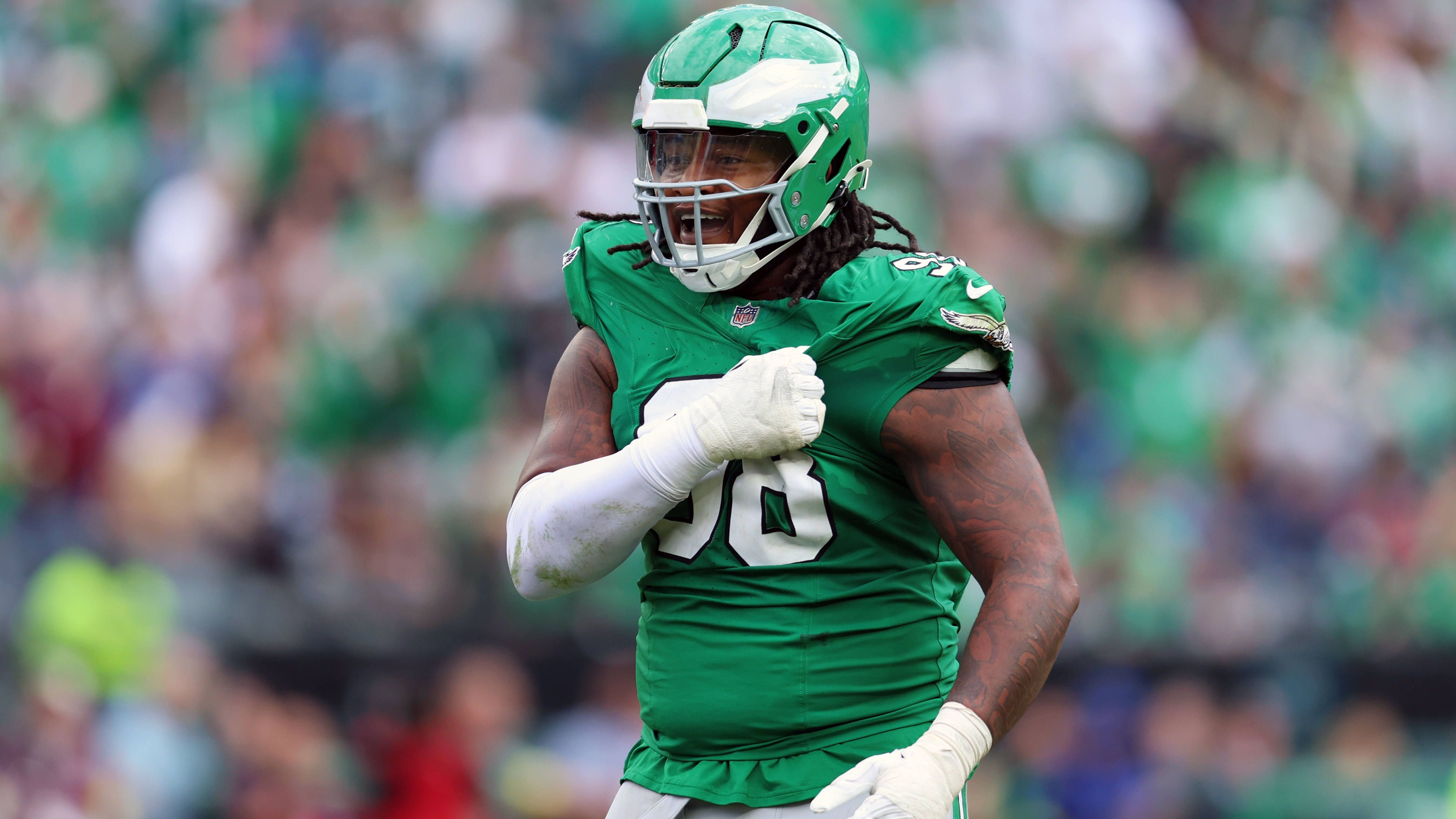 <strong>Jalen Carter (Philadelphia Eagles)</strong><br>Die Philadelphia Eagles müssen womöglich mehrere Wochen auf Defensiv-Star Jalen Carter verzichten. Der Defensive Tackle unterzog sich bereits am vergangenen Montag einem Eingriff an beiden Schultern und soll von Woche zu Woche neu bewertet werden. Carter soll jedoch nicht auf die Injured-Reserve-Liste gesetzt werden.