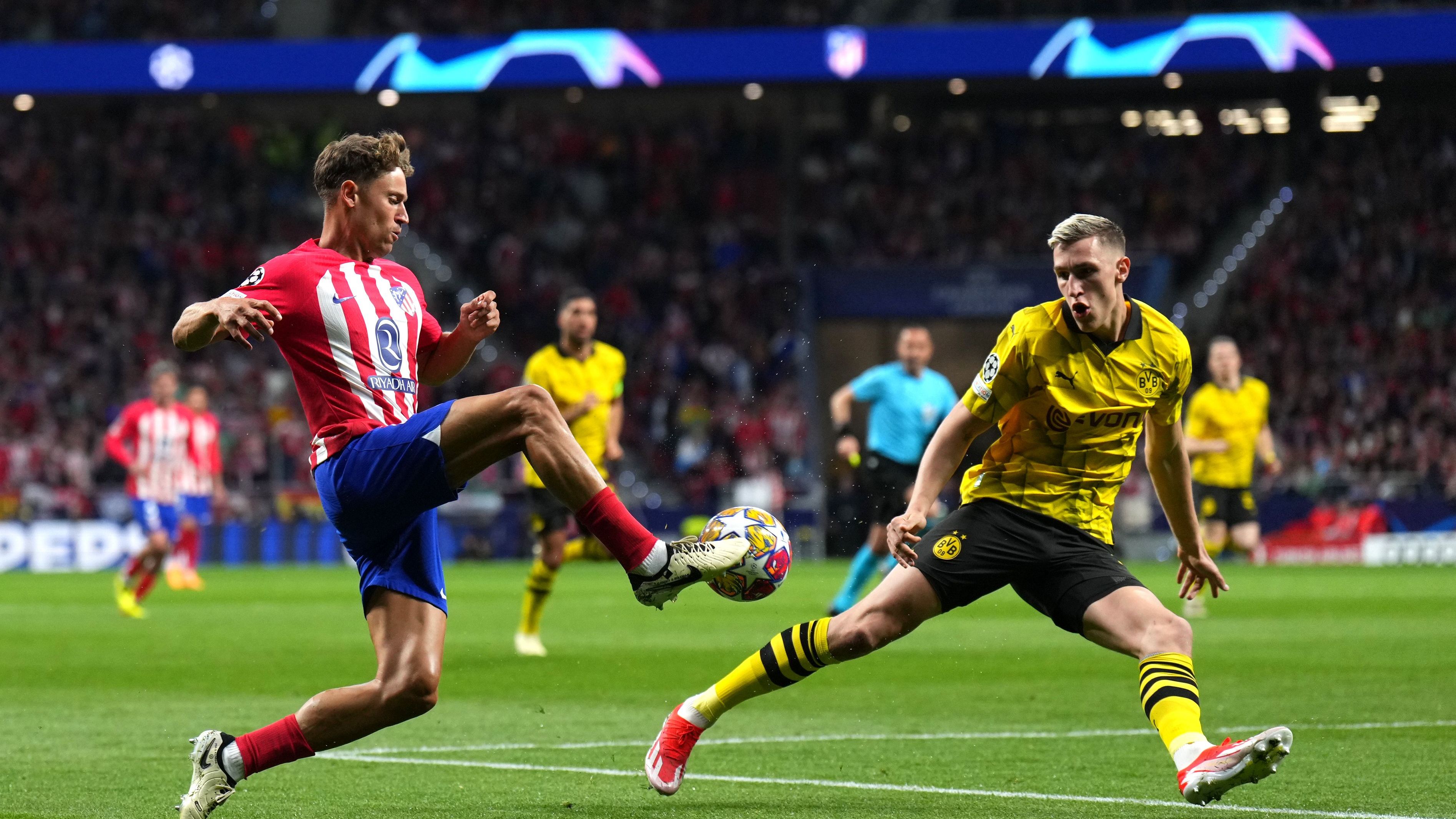 <strong>Nico Schlotterbeck (Borussia Dortmund)</strong><br>Ganz schwacher Auftritt des Abwehrspielers, der Fehler im Verbund mit Hummels vor dem 0:2 war nur die Spitze des Eisbergs. Steht oft falsch oder lässt sich zu einfach überspielen. Dieses Spiel sollte er schnell vergessen. <strong><em>ran</em>-Note: 5</strong>