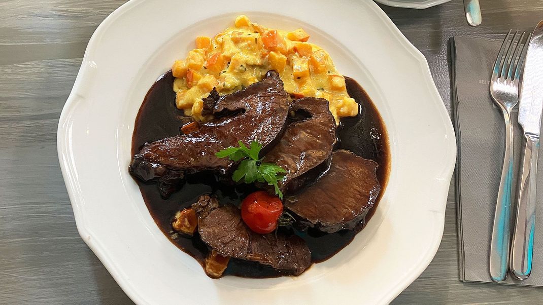 Geschmorte Ochsenbacken mit Kürbisrahm und Spätzle