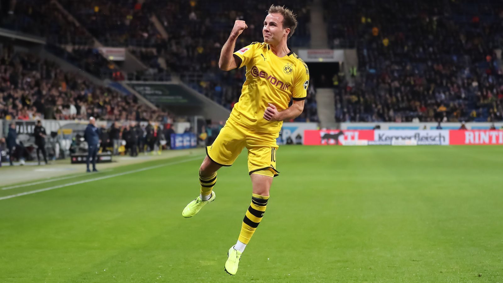 
                <strong>Platz 6 - Mario Götze</strong><br>
                Profit: 15,6 Millionen EuroAblösesumme Verkauf: 38,5 Millionen Euro (verkauft an den FC Bayern München)Ablösesumme Einkauf: 22,9 Millionen Euro (verpflichtet vom FC Bayern München)
              