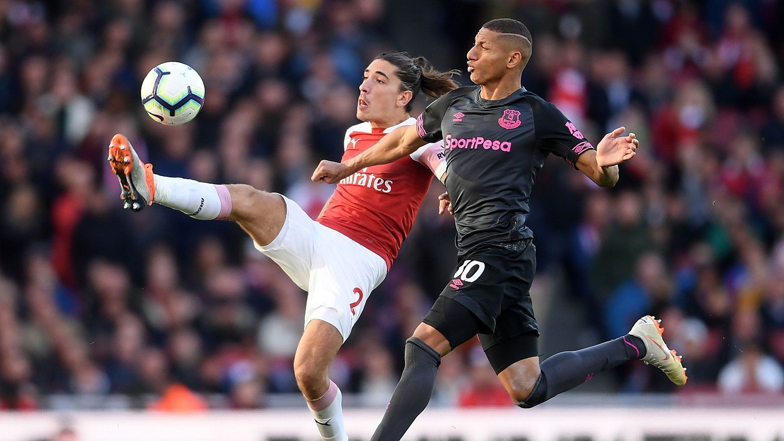 
                <strong>Hector Bellerin</strong><br>
                Abwehr: Hector Bellerin vom FC Arsenal.
              