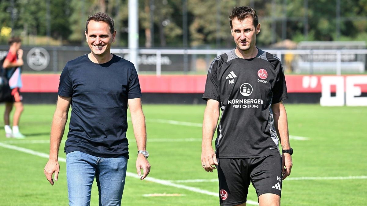 Vorstand Chatzialexiou  (l.) mit Trainer Klose