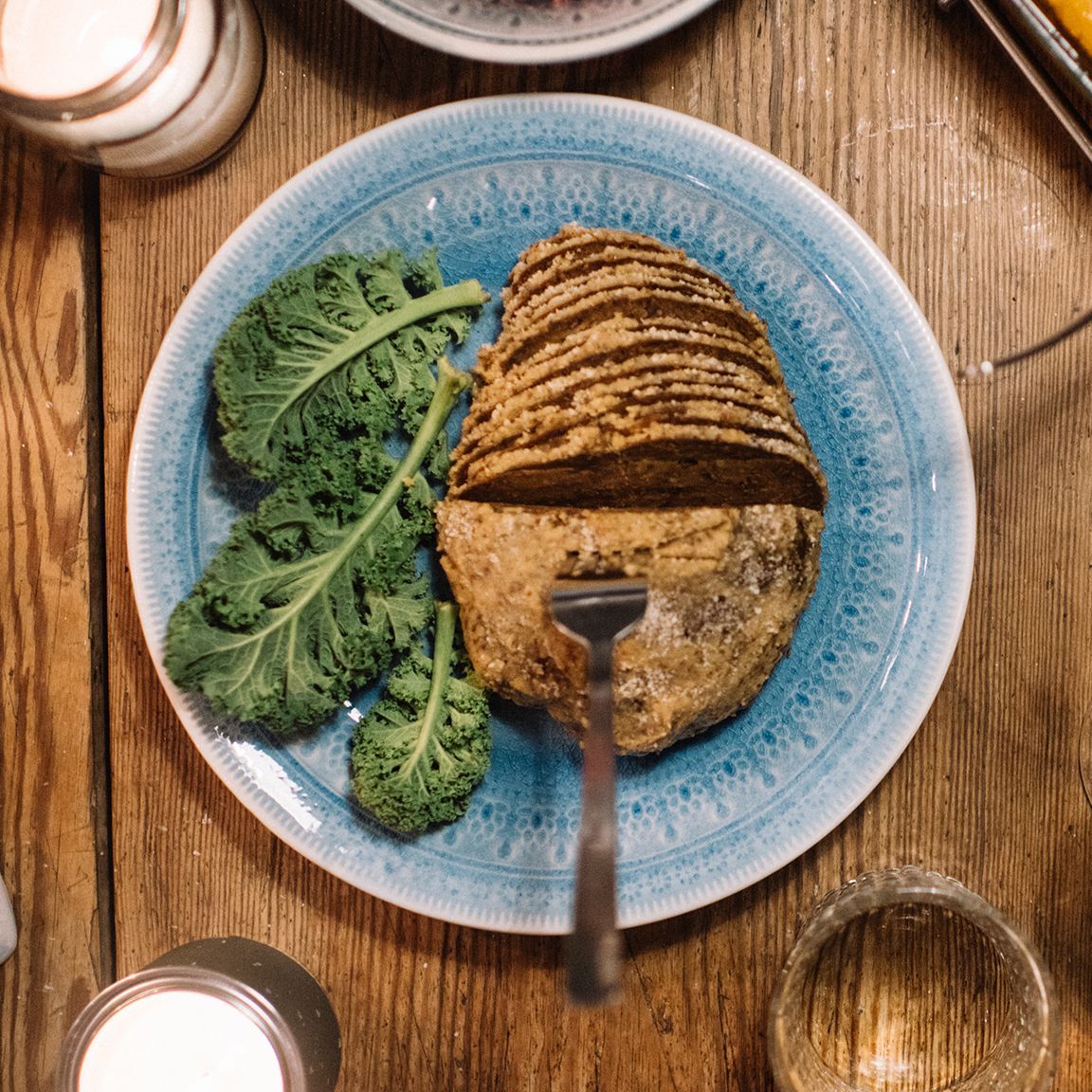 Seitan: In der japanischen Küche ist das Lebensmittel seit langem etabliert. Die Grundzutat ist Weizen-Eiweiß. Für Menschen mit Glutenintoleranz eignet sich die Fleischalternative nicht. 