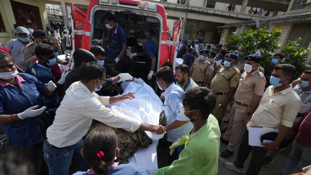 Tote nach Flugzeugabsturz in Indien