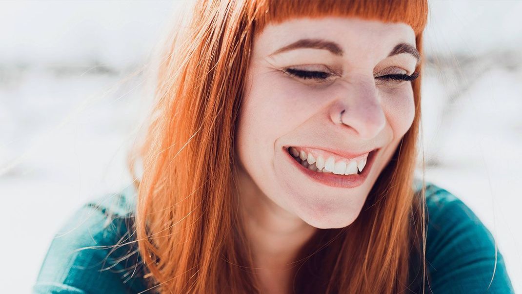 Lippenstifte in Nude-Tönen sehen einfach klasse auf den Lippen aus und zaubern das perfekte Lächeln. 