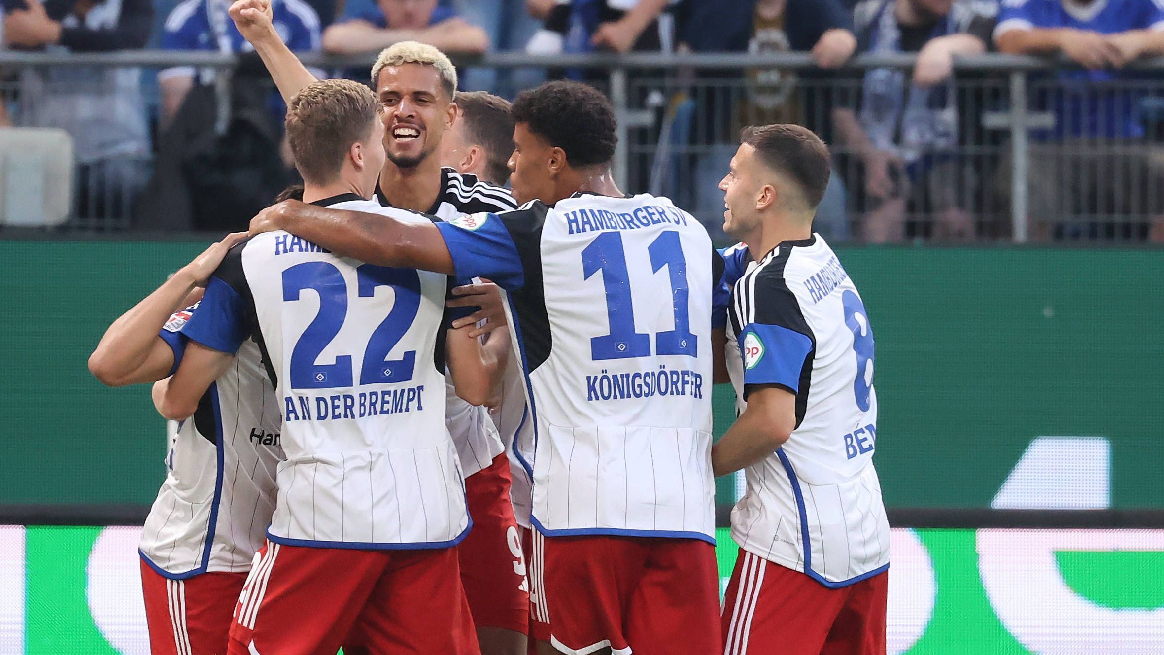 <strong>Hamburger SV gegen Schalke 04: Die Noten vom Hammer-Auftakt</strong><br>Was für ein irrer Zweitliga-Auftakt! Der Hamburger SV ringt den FC Schalke 04 in einem unterhaltsamen und verrückten Eröffnungsspiel mit 5:3 nieder. Wir haben beide Mannschaften benotet.