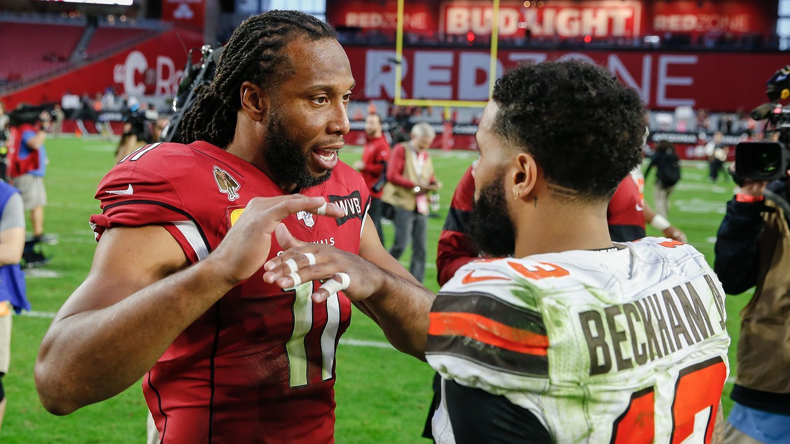 
                <strong>Arizona Cardinals at Cleveland Browns (Week 6)</strong><br>
                Der Dritte der NFC West ist am 6. Spieltag beim Dritten der AFC North zu Gast. Dieses Aufeinandertreffen gab es schon satte 51 Mal. Die Bilanz: 33 Siege der Browns, 15 Siege der Cardinals, drei Unentschieden. Das letzte Aufeinandertreffen: 15. Dezember 2019 (38:24 für Arizona).
              