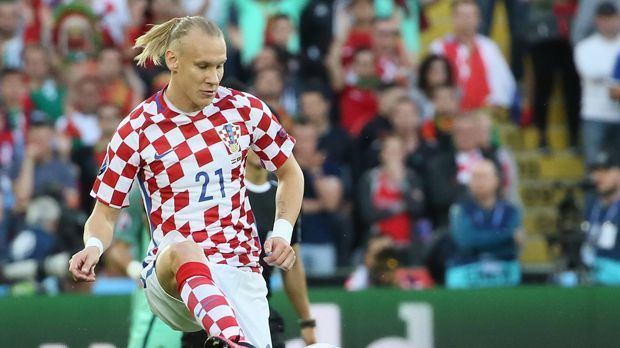 
                <strong>Domagoj Vida</strong><br>
                Domagoj Vida: Im Verbund mit Corluka hielt der Abwehrspieler von Dynamo Kiew, obwohl gelb vorbelastet, den Laden in der kroatischen Abwehr gut zusammen. Vergab drei gute Torchancen: in der 61. Minute per Kopf aus wenigen Metern Torentfernung. In der Verlängerung erneut per Kopf und kurz vor dem Ende der 120 Minuten noch einmal per Drehschuss. ran-Note: 3-
              