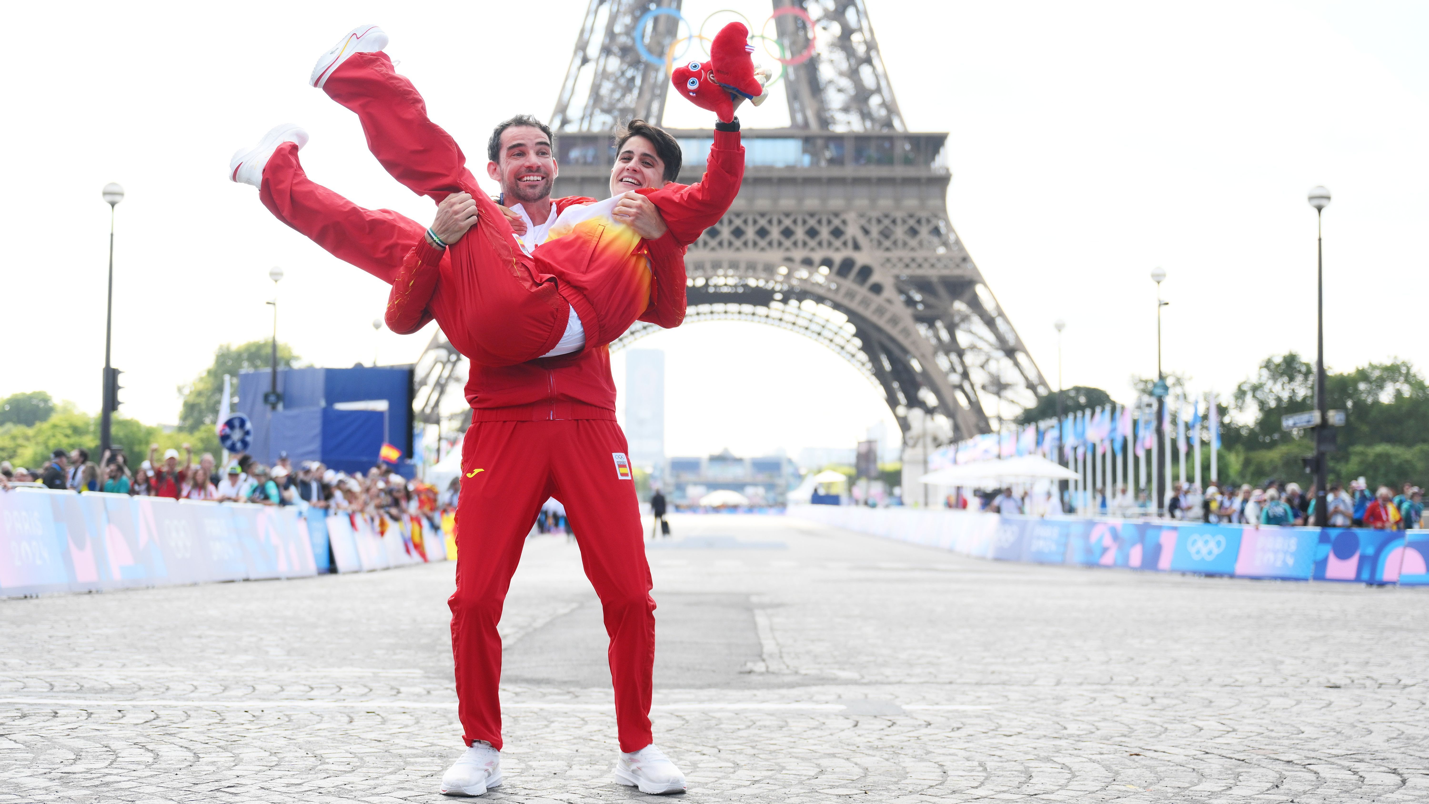 <strong>Olympia 2024: Die besten Bilder des zwölften Tages</strong><br>Gold-Jubel bei den spanischen Gehern Maria Perez and Alvaro Martin.