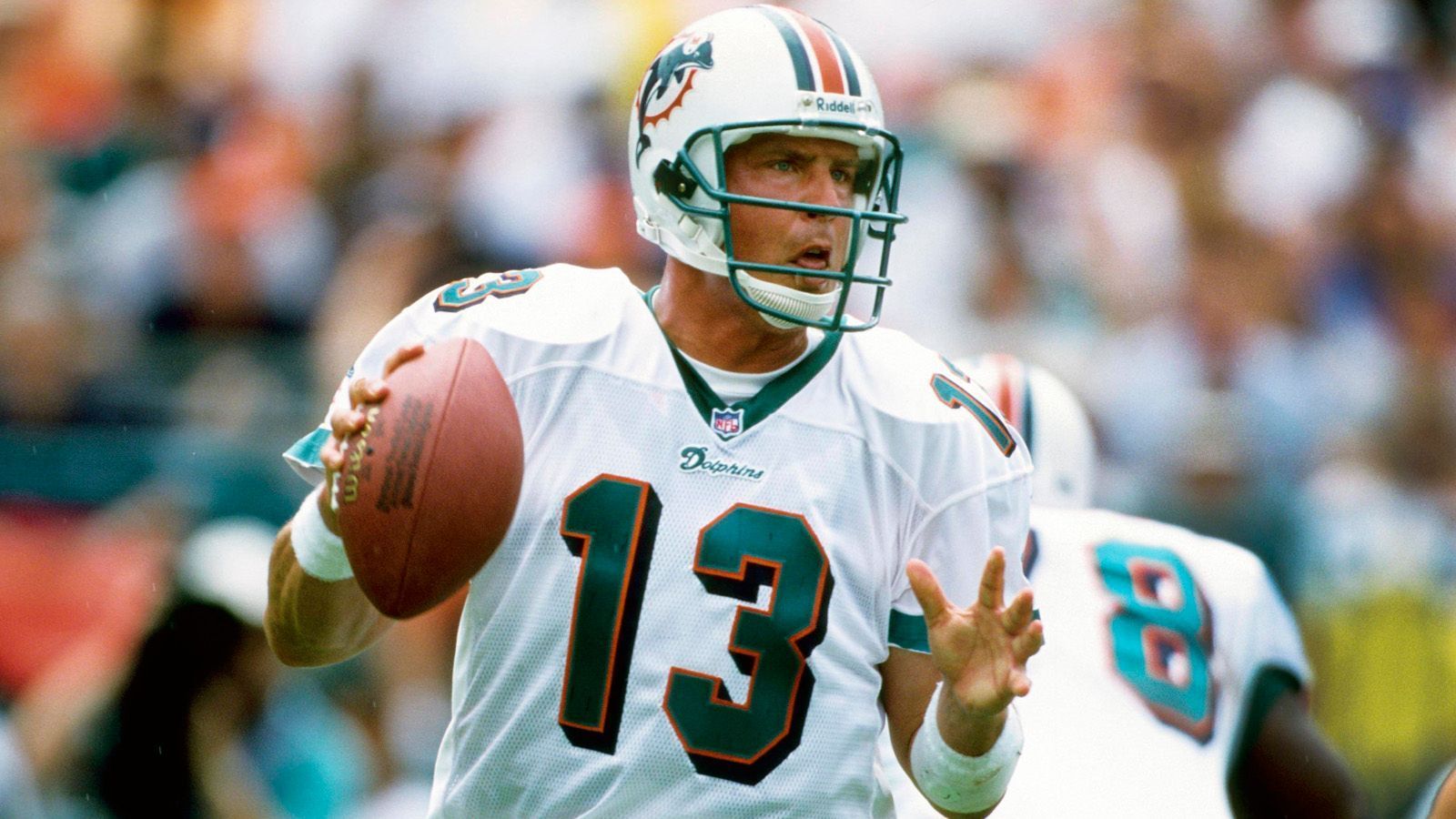 <strong>Miami Dolphins</strong><br>
                12:&nbsp;Bob Griese<br>13:&nbsp;Dan Marino (im Bild)<br>39:&nbsp;Larry Csonka
