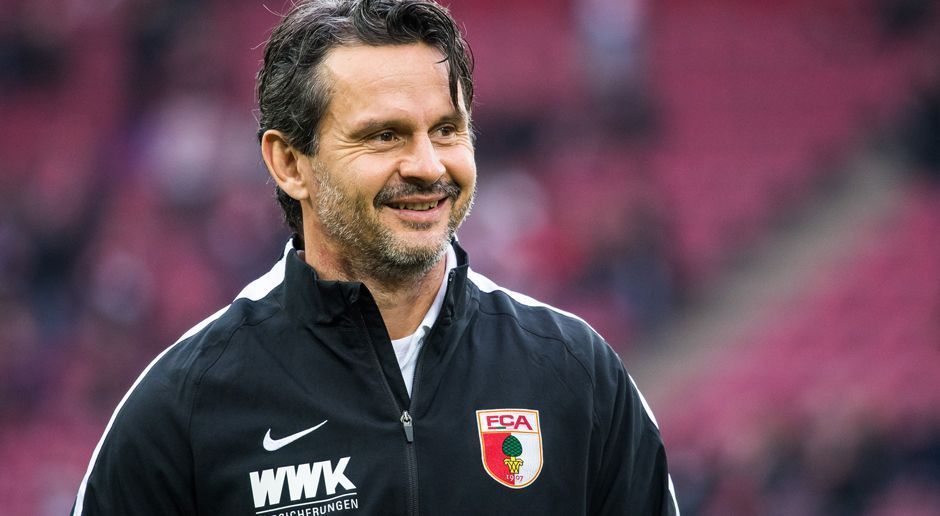 
                <strong>Dirk Schuster</strong><br>
                Oder wäre Dirk Schuster ein geeigneter Nachfolger? Beim SV Darmstadt 98 leistete er über vier Jahre hervorragende Arbeit, schaffte den Aufstieg aus der dritten Liga in die Bundesliga und formte ein funktionierendes, motiviertes Team. Auch an der Weser wird Teamgeist großgeschrieben, statt einzelne Spieler in den Vordergrund zu stellen. Der FC Augsburg entließ ihn Ende 2016 nach knapp sechs Monaten wieder - genaue Gründe sind nicht bekannt. Schuster wäre auf jeden Fall eine Überlegung wert.
              