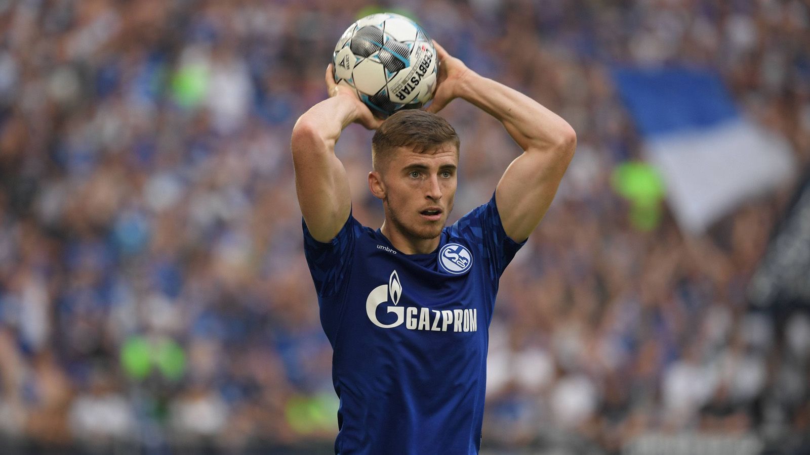 
                <strong>FC Schalke 04</strong><br>
                Geliehene Spieler: Juan Miranda (FC Barcelona), Jonjoe Kenny (FC Everton, Foto)Verliehene Spieler: Ralf Fährmann (Norwich City), Pablo Insua (SD Huesca), Hamza Mendyl (Dijon FCO), Sebastian Rudy (Hoffenheim), Bernard Tekpetey (Fortuna Düsseldorf), Cedric Teruchert (Hannover 96)
              