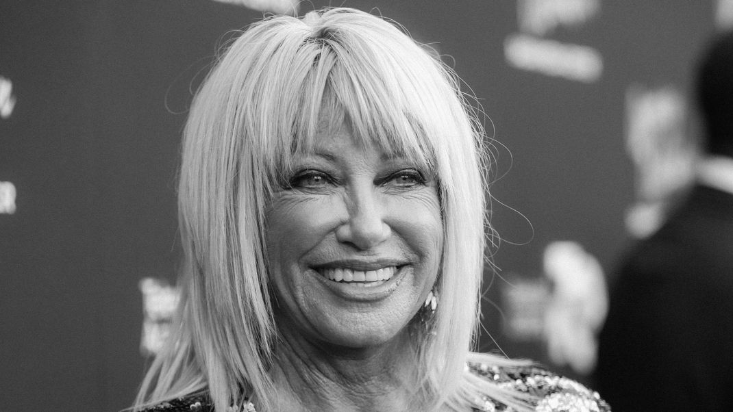 Nach dem Tod von Suzanne Somers steht die Todesursache fest. Hier gibt es alle Infos.