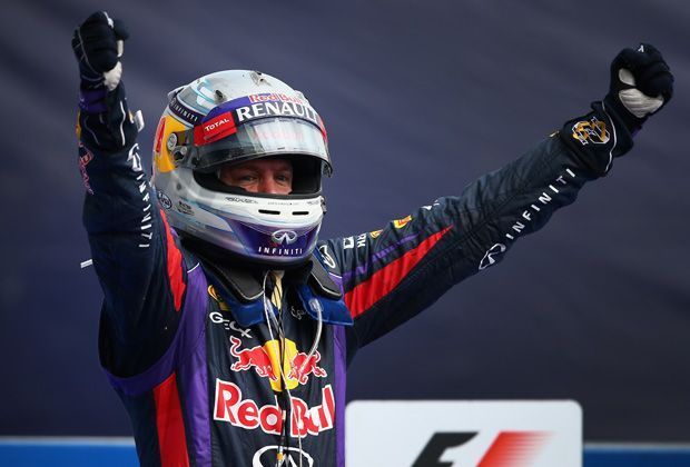 
                <strong>Der große Dominator</strong><br>
                Am Ende heißt der Sieger mal wieder Sebastian Vettel - nicht nur die nackten Zahlen sprechen für den Red-Bull-Piloten: sechs Saisonsiege, die Hälfte aller Rennen gewonnen und 53 Punkte Vorsprung in der WM-Wertung - es könnte schlechter laufen
              
