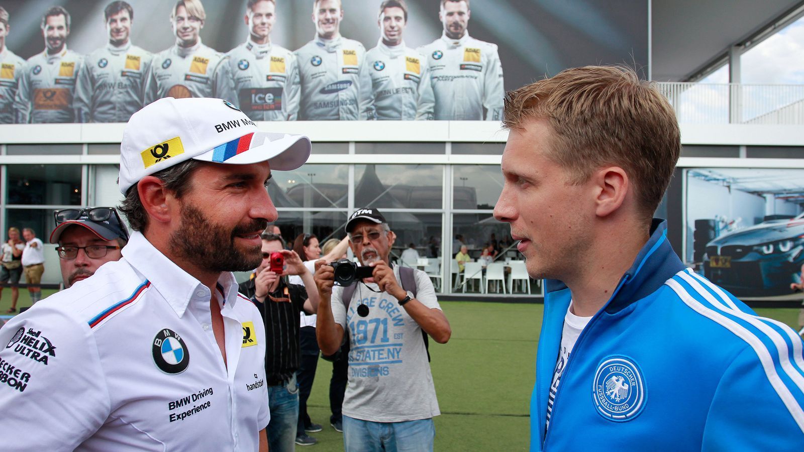 
                <strong>Norisring: Das macht den Kurs so einzigartig</strong><br>
                Das DTM-Wochenende am Norisring zieht nicht nur zahlreiche Motorsportfans auf die Tribünen. Auch Stars und Sternchen aus bekannt TV und Sport lassen sich das Rennen im "Fränkischen Monaco" nicht entgehen, wie zum Beispiel Comedian Oliver Pocher, ...
              