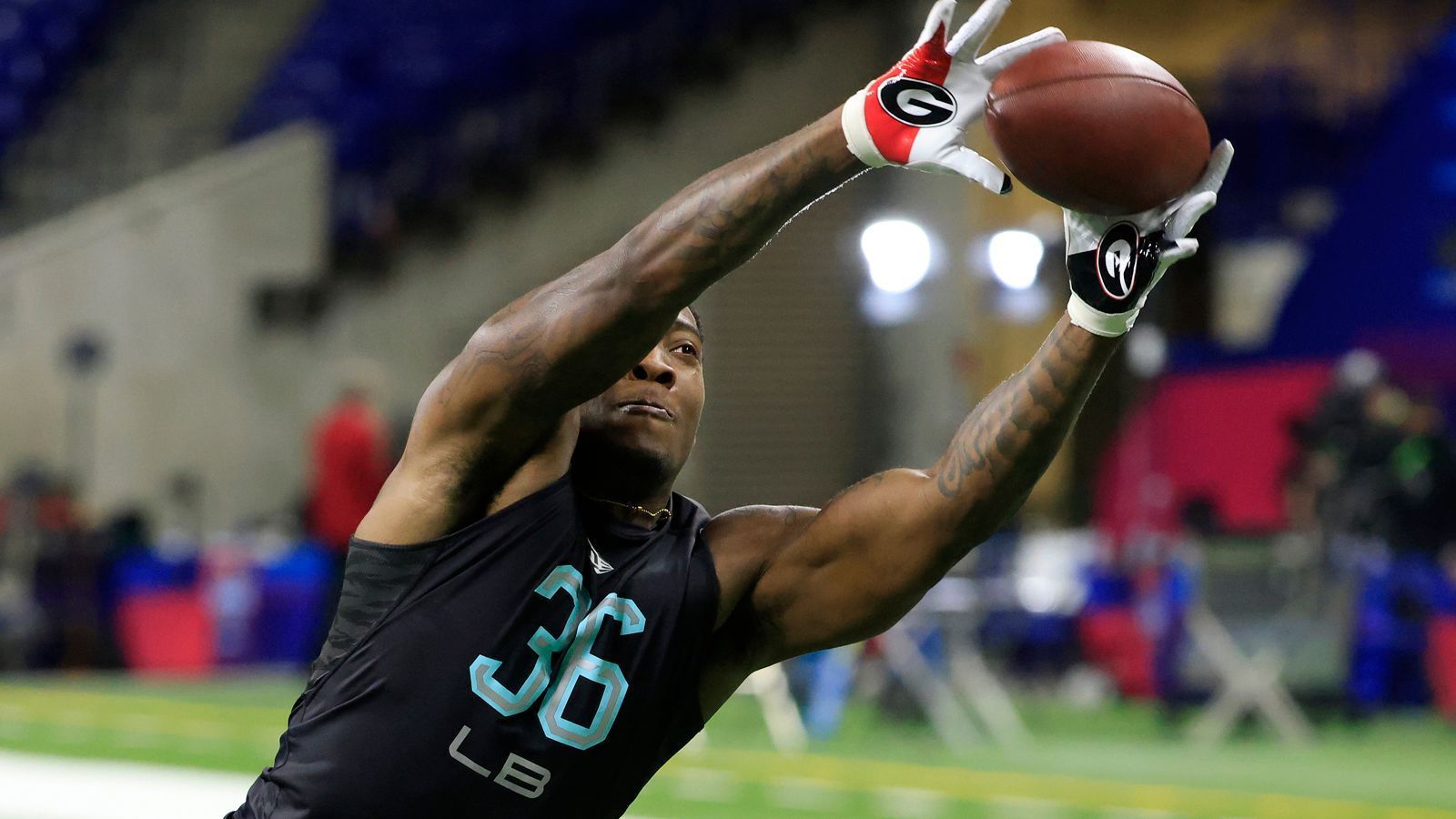 
                <strong>12. Pick: Minnesota Vikings - Quay Walker, LB, Georgia</strong><br>
                Als eines der wenigen Teams halten die Minnesota Vikings an ihrem Pick fest und verbessern ihre Defense mit Georgia-Linebacker Quay Walker.
              