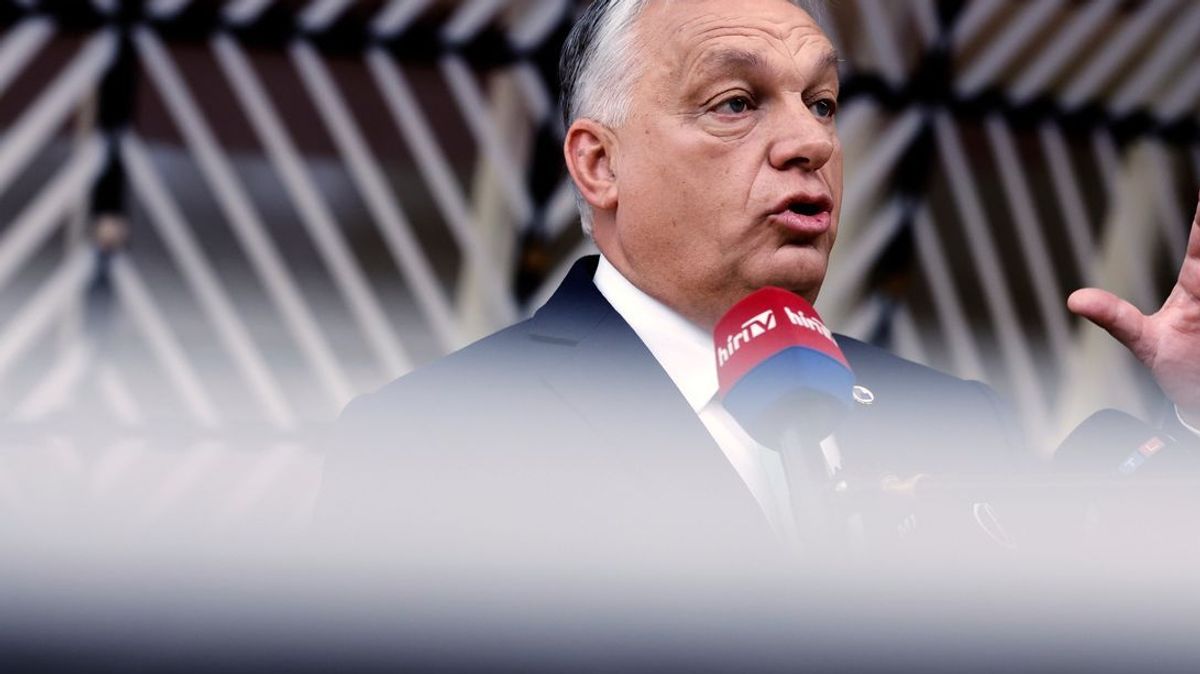 Ungarns Regierungschef Viktor Orban stellt sich mit seiner Kriegsanalyse gegen die EU.