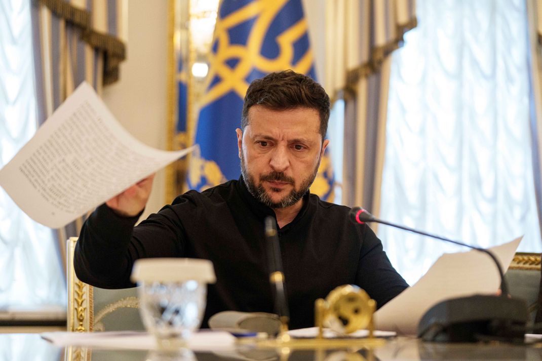 Der ukrainische Präsident Selenskyj (Bild) warnt vor einem Domino-Effekt des russischen Angriffskrieges. (Archivbild)