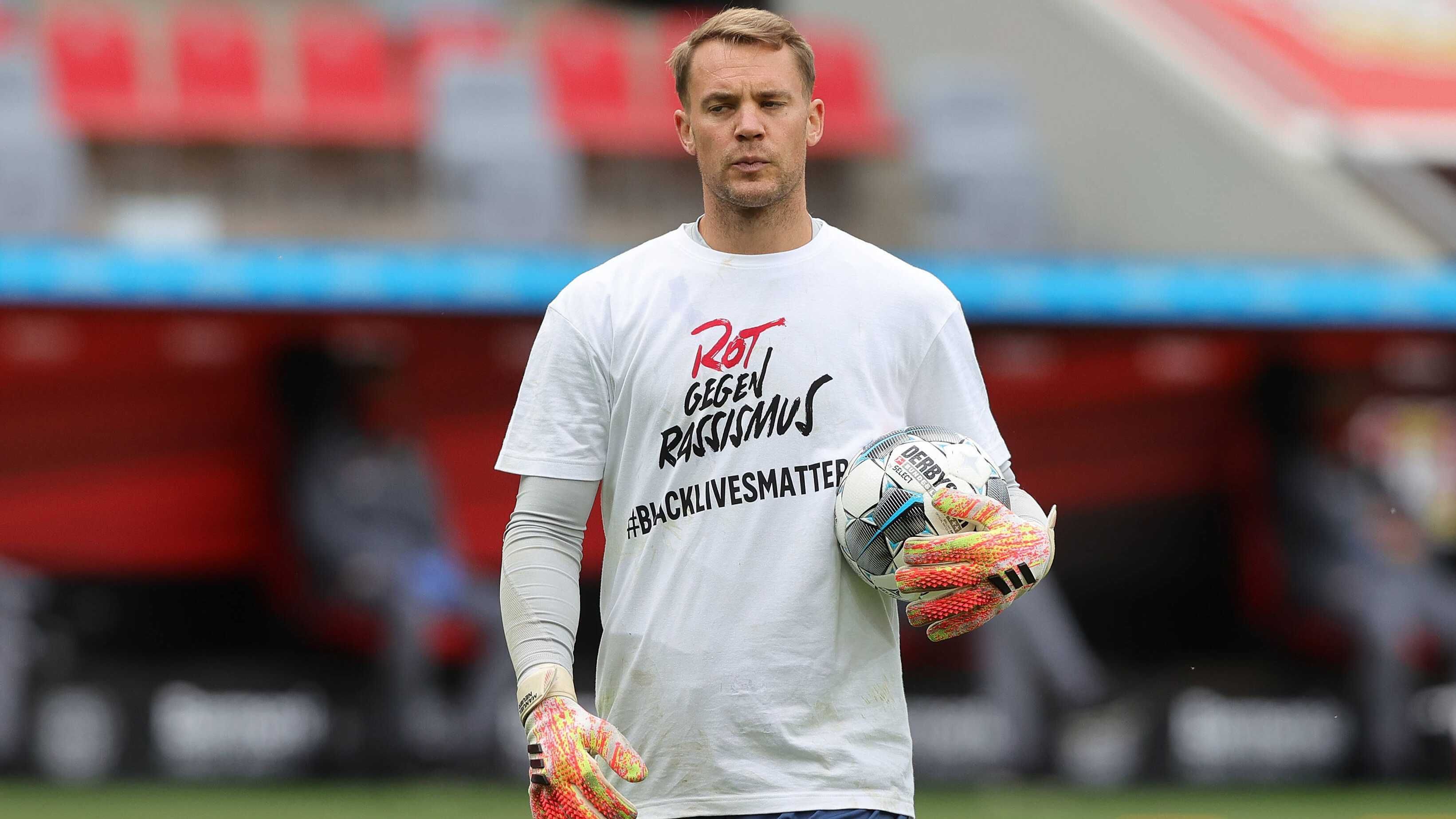 
                <strong>Manuel Neuer (FC Bayern München)</strong><br>
                Manuel Neuer über die Anti-Rassismus-Aktion von Bayern München und Bayer Leverkusen vor dem Spiel: "Wir sind tolerant, wir sind offen, wir sind weltoffen. Wir sehen keinen Zwischenraum, um da Platz zu lassen. Das haben wir, glaube ich, ganz klar dokumentiert." 
              