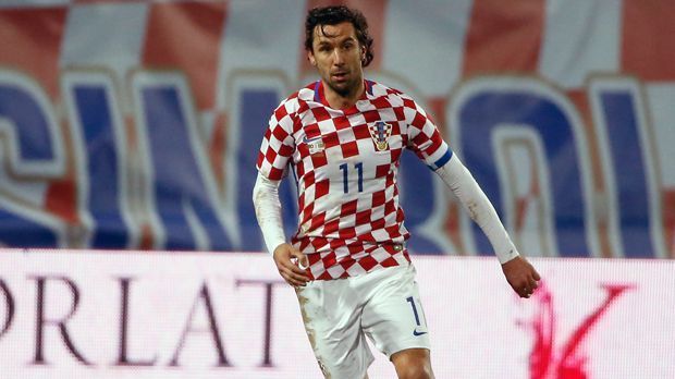 
                <strong>Kroatien - Darijo Srna</strong><br>
                Kroatien - Darijo Srna: Seit 2003 bindet der Linksfuß seine Schuhe für Schachtjor Donetsk und ist dort Kapitän - wie auch in der Nationalmannschaft Kroatiens. Bei der EM kann er dann mit jedem Einsatz seinen Länderspielrekord weiter nach oben treiben. Bislang spielte Srna 129 Mal für sein Heimatland.
              