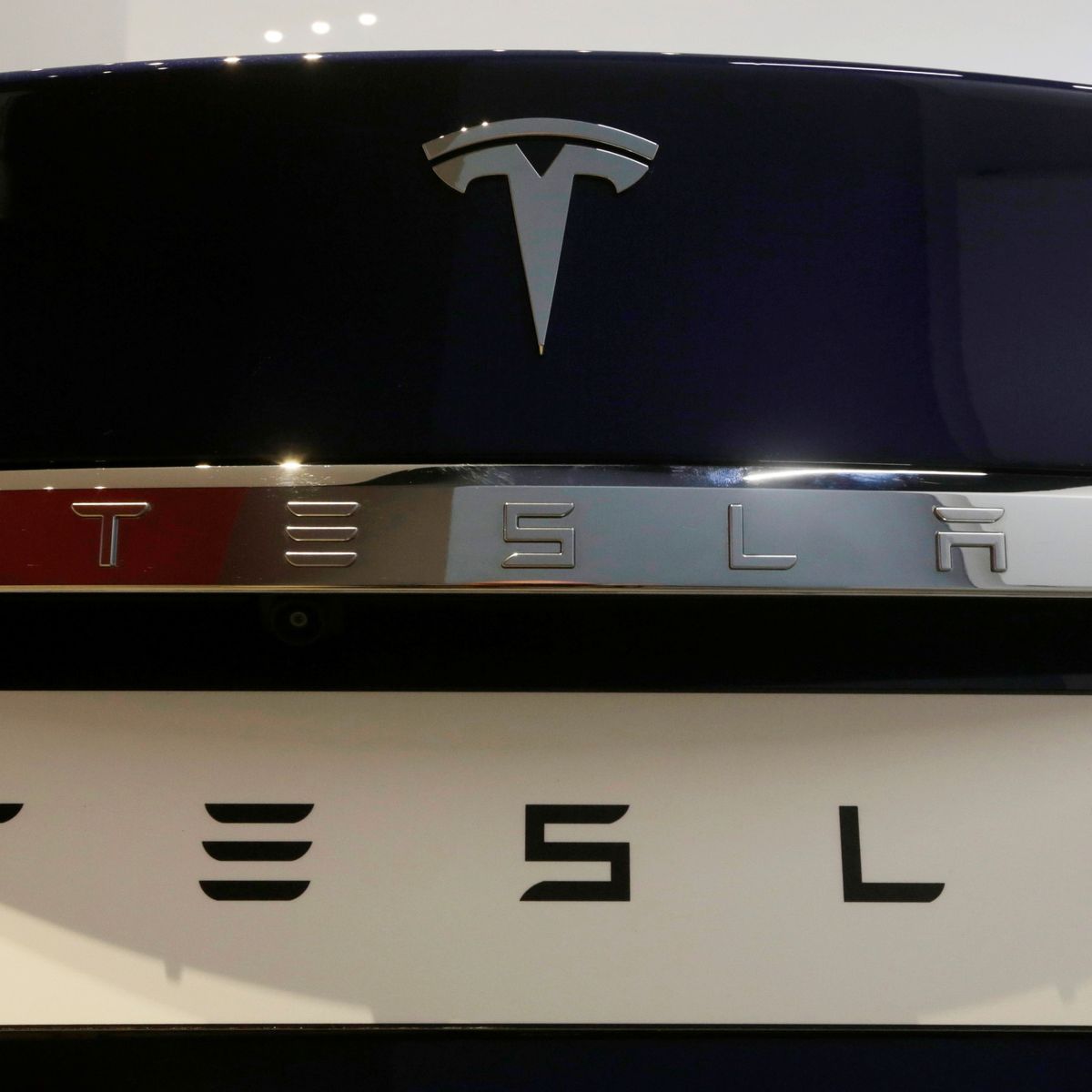 USA: Tesla ruft rund 2,4 Millionen Fahrzeuge zurück