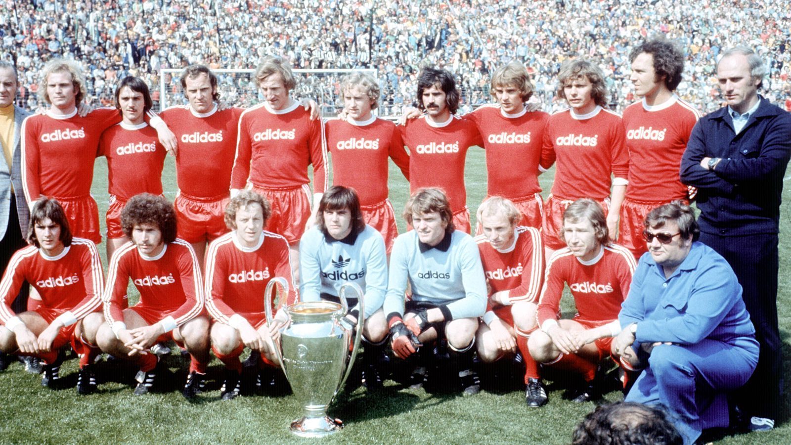 
                <strong>Heimtrikot der Saison 1974-77</strong><br>
                
              