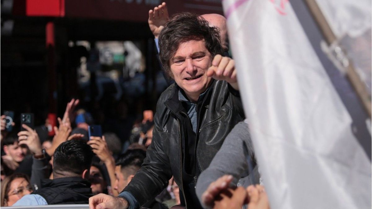Argentinien: Präsident Milei mit Steinen beworfen