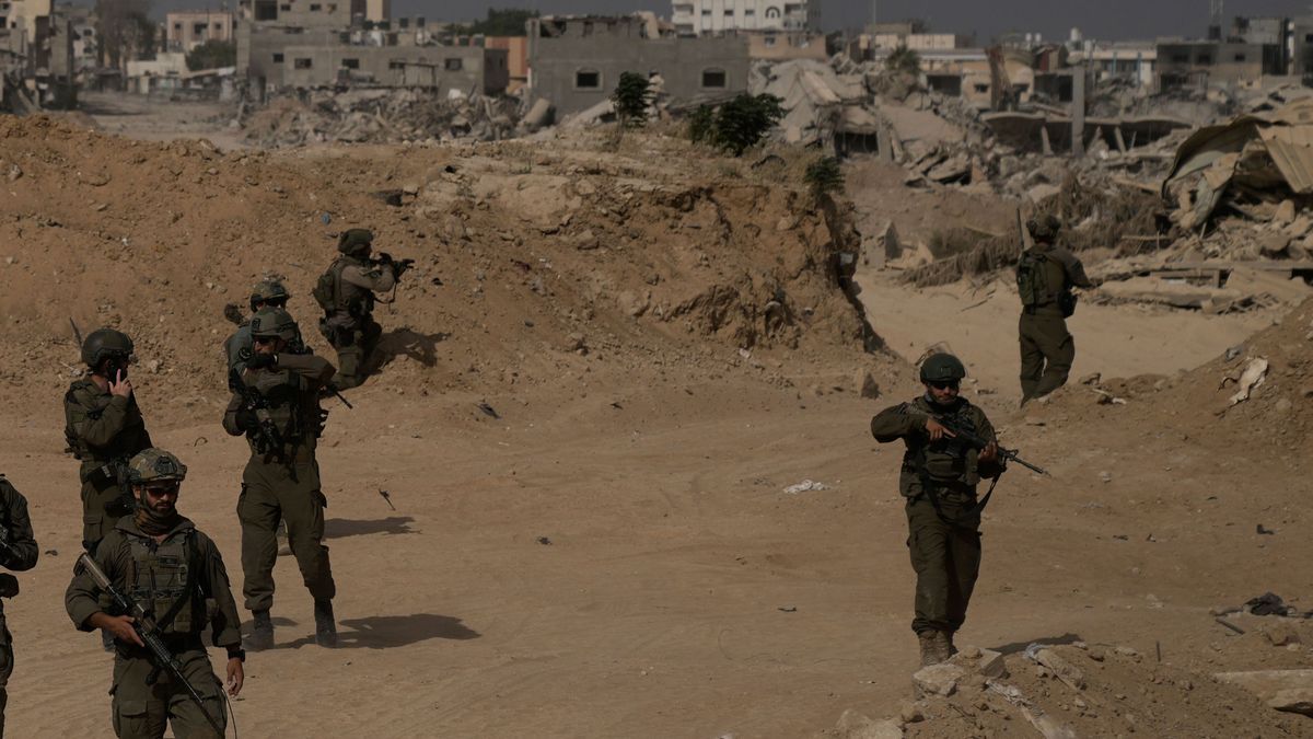 13. September 2024, Palästinensische Gebiete, Gaza-Streifen: Israelische Soldaten während einer Bodenoperation im südlichen Gazastreifen