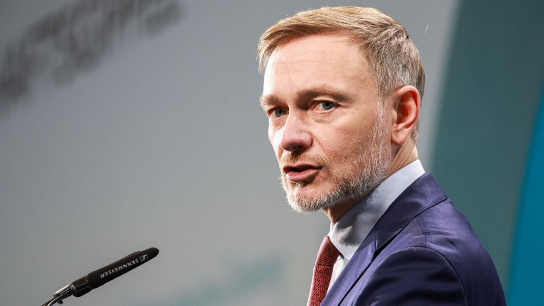 FDP-Chef Lindner hat nach der enttäuschenden Bundestagswahl seinen Rückzug aus der Politik erklärt. Jetzt wurde bekannt, welcher Tätigkeit er künftig nachgehen will.
