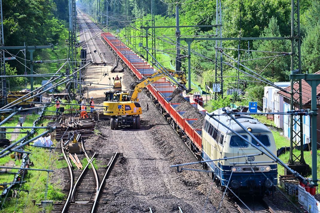 Die Bahnstrecke Hamburg-Berlin wird wohl neun Monate lang saniert.