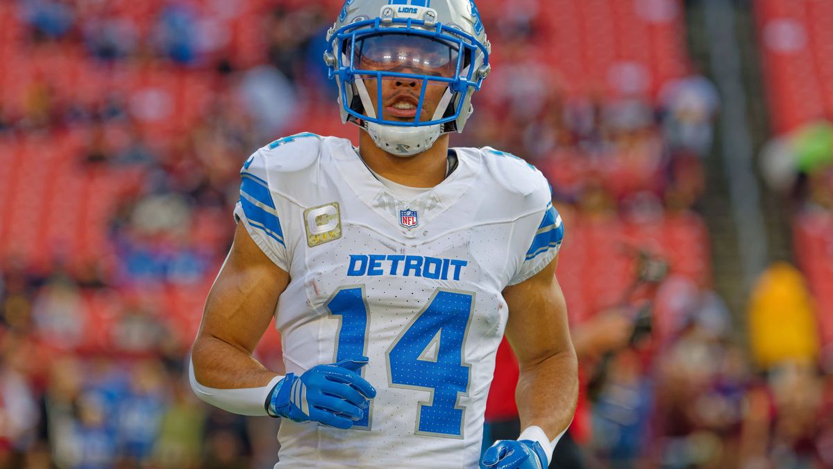 2025 NFL, American Football Herren, USA Regular Season: Detroit Lions at Washington Commanders Detroit Lions Wide Receiver Amon-Ra St. Brown (14) enters the field during the NFL regular season game...