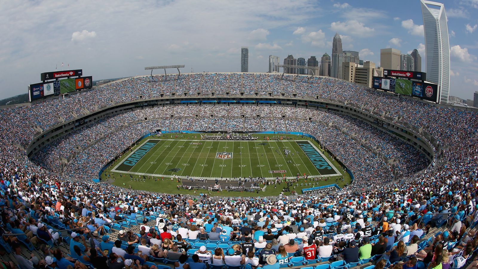 <strong>Bank of America Stadium (Charlotte, North Carolina) - Kapazität: 75.523</strong><br>1996 wurde das heutige Stadion der Carolina Panthers eröffnet. Seitdem wurde es schon oft renoviert.