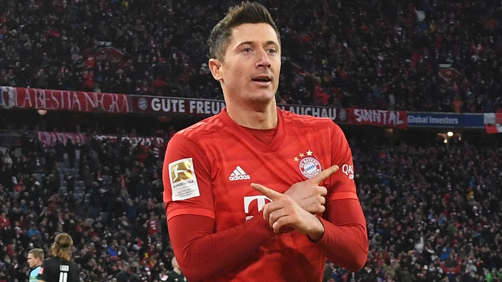 
                <strong>Steckbrief: Robert Lewandowski</strong><br>
                Der Pole ist 1,85 Meter groß und bringt 79 Kilogramm auf die Waage. Vor 31 Jahren wurden Lewandowski in der polnischen Hauptstadt Warschau geboren.
              