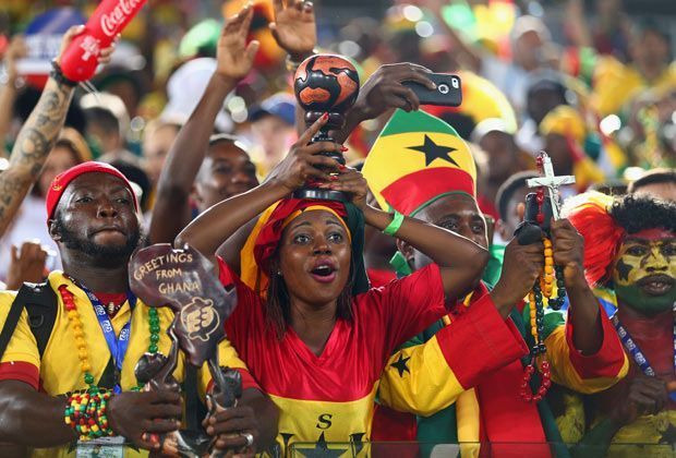 
                <strong>Verrückt, sexy, skurril: Fans in Brasilien</strong><br>
                Farbenfroh präsentieren sich die Fans der Ghanaer - die Black Stars sind zum dritten Mal nacheinander bei einer WM dabei.
              