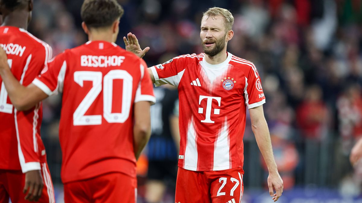 Torjubel zum Tor zum 4:0 durch Nicolas Jackson (FC Bayern Muenchen, 11), mit Tom Bischof (FC Bayern Muenchen, 20), Konrad Laimer (FC Bayern Muenchen, 27) jubelt mit, GER, FC Bayern Muenchen vs. Clu...